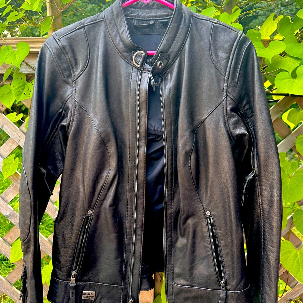 This a Harley Davidson genuine leather biker jacket size Medium. Worn once